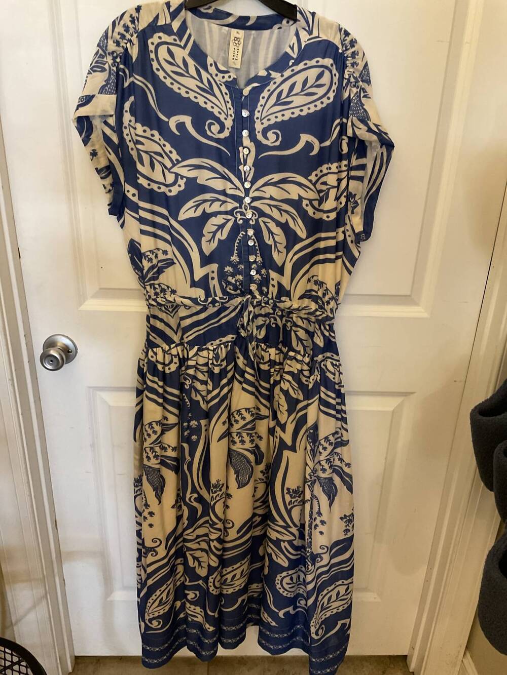 NEW IVY JANE women's royal palms dress in blue